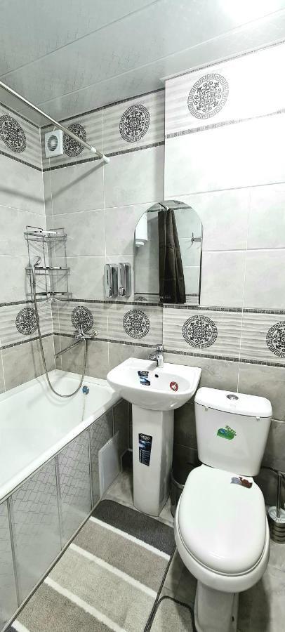 Status House Hotell Fergana Eksteriør bilde