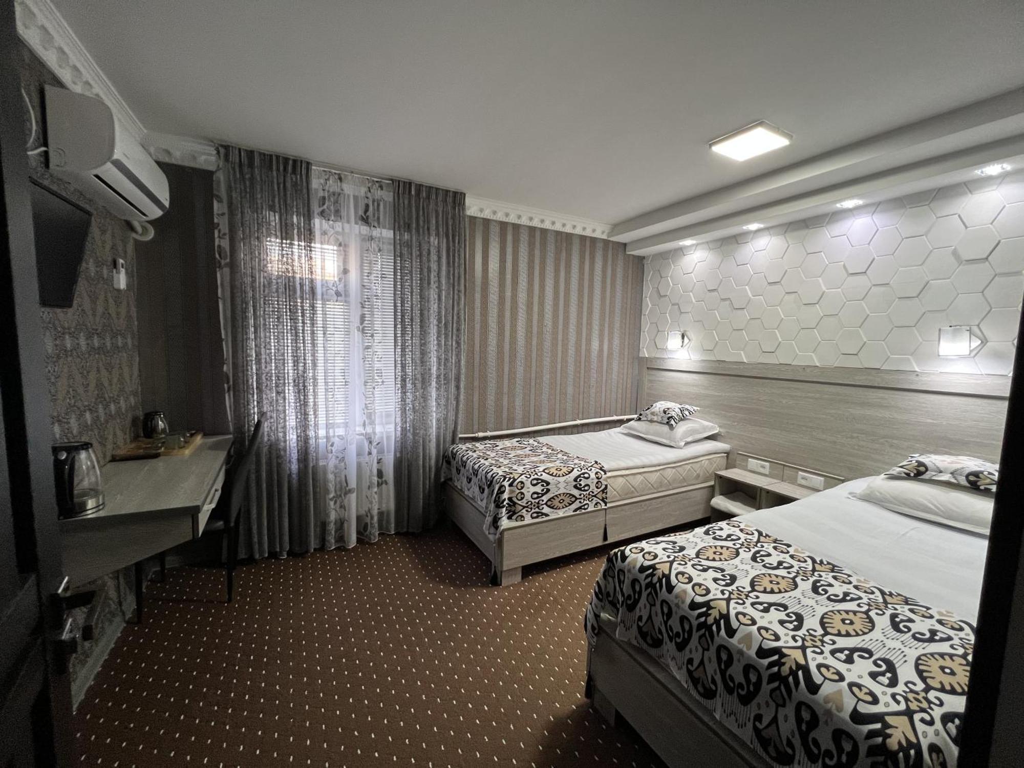 Status House Hotell Fergana Eksteriør bilde