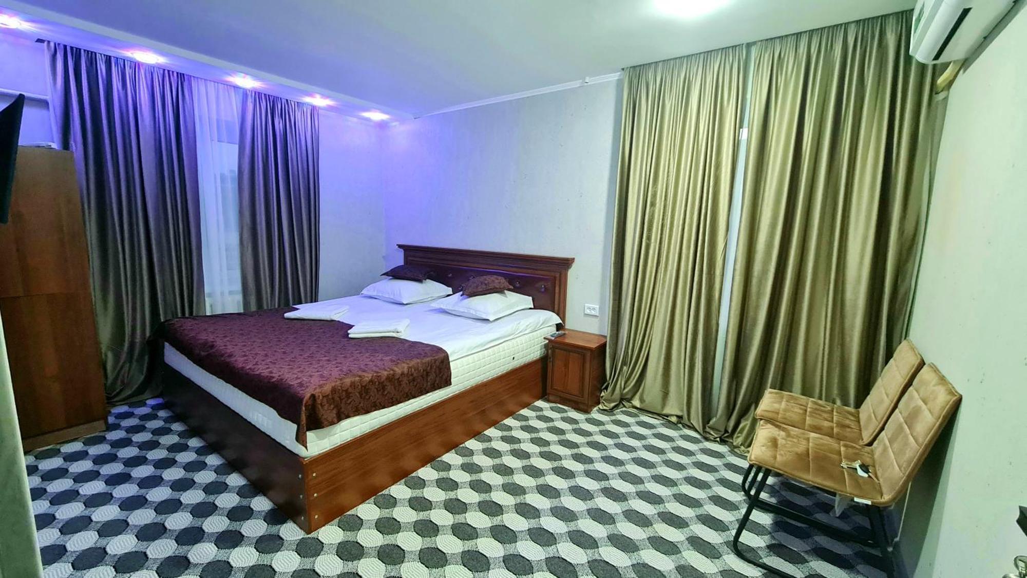 Status House Hotell Fergana Eksteriør bilde